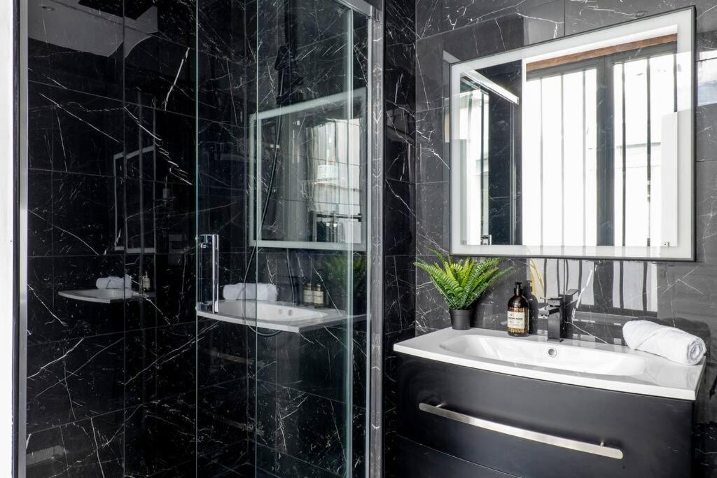 Gembnb Luxury Apartments - Residence Aqueduc Parigi Esterno foto